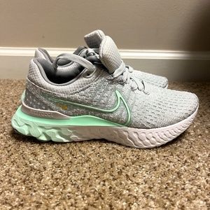 NIKE Women's React Infinity Run Flyknit 3 Size 6.5